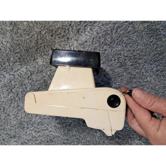 VTG Polaroid Land Camera Swinger Model 20 Strap Photography Decorations Untested - Picture 9 of 12